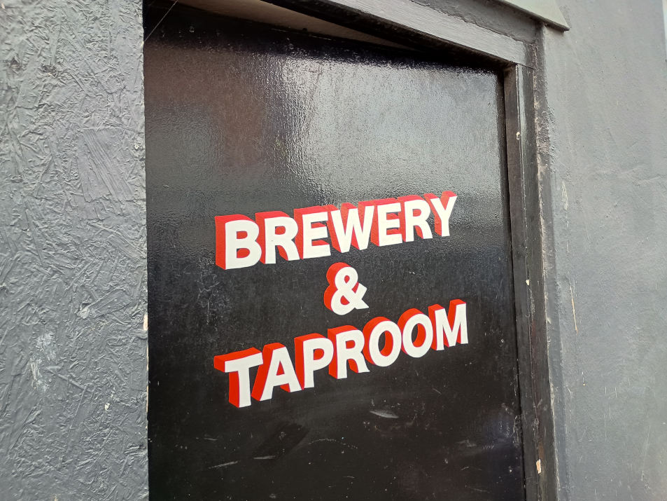 /img/home/taproom/on-point-taproom-door-sign.jpg